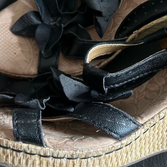 BOC Born Concepts Wedge sandals black leather 3D flowers sz 10 - Picture 10 of 10